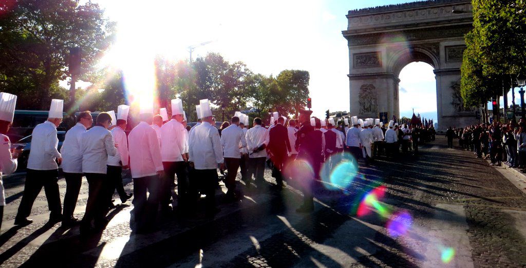 Les Cuisiniers de l'Acadmie Culinaire de France ravivent la flamme Patrick.Asfaux@aftouch.fr