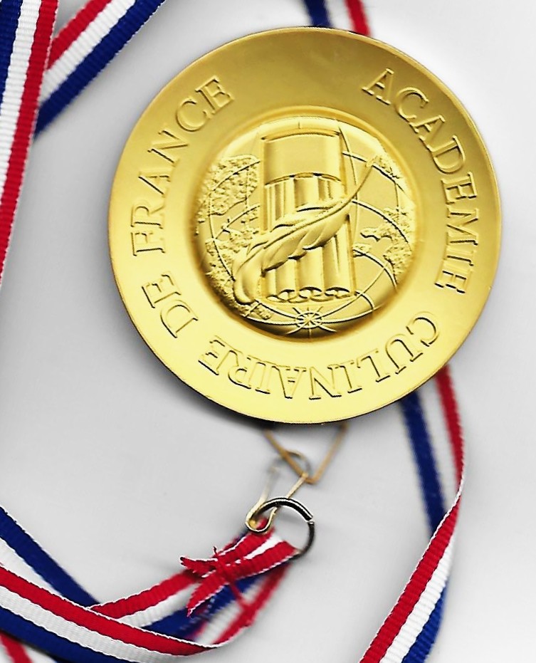 Patrick Asfaux honor� par la M�daille d'Or de l'Acad�mie Culinaire de France 