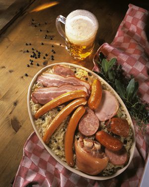 Histoire et recette de la choucroute   Stock Food