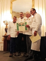 Patrick Asfaux honor� par la M�daille d'Or de l'Acad�mie Culinaire de France