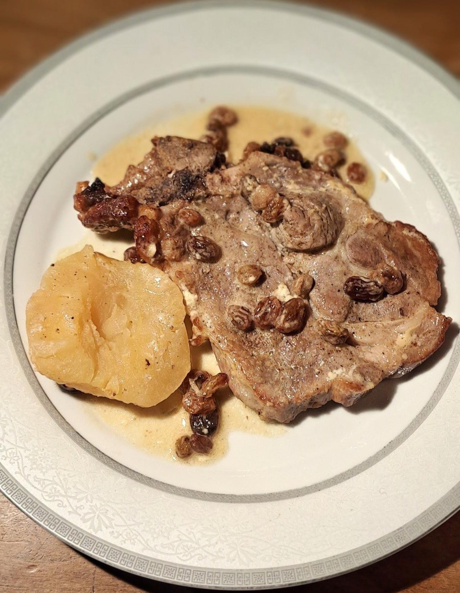 Pork Chops with Apples and Maple Syrup