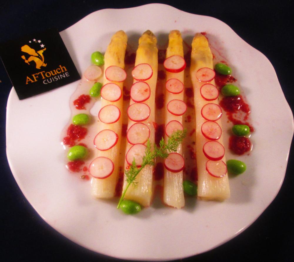 Asperges violette et vinaigrette au raifort