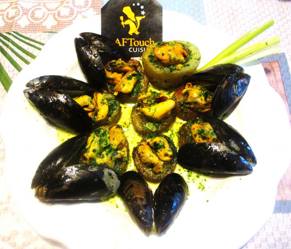 Moules de cordes pommes de noirmoutier et pesto d'aillets.