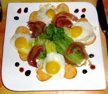 Salade sucrine et oeufs de caille