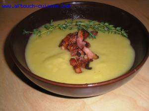 Soupe poireaux pommes de terre oignon et lardons