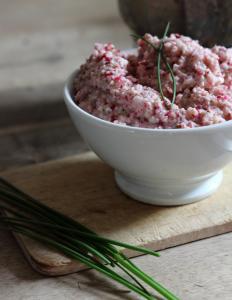 Tartinade toute rose au radis, chalote, chvre et ciboulette